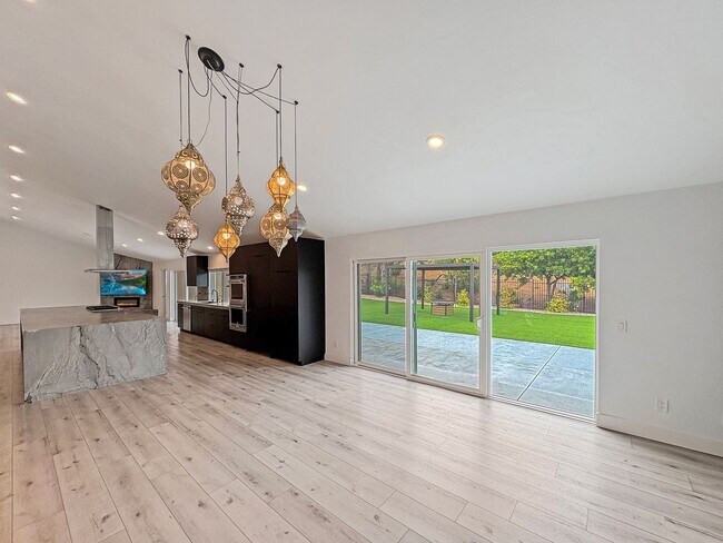 Building Photo - Spacious 5BD/4BA Poway Home with Hill View...