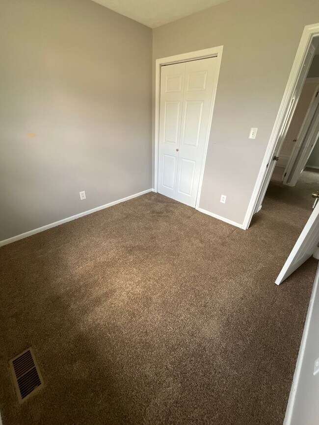 Building Photo - 3 Bedroom 1.5 Bathroom Single Family Home ...