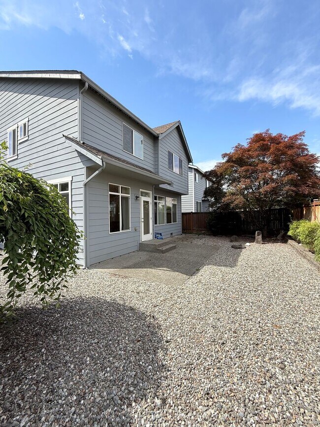Building Photo - For Rent – Bright & Spacious Home with Bonus Room