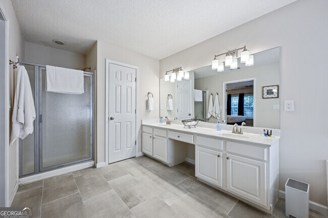 Building Photo - 206 Persimmon Tr