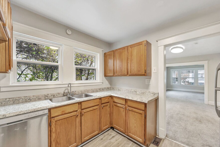 Building Photo - 2241 Hannaford Ave