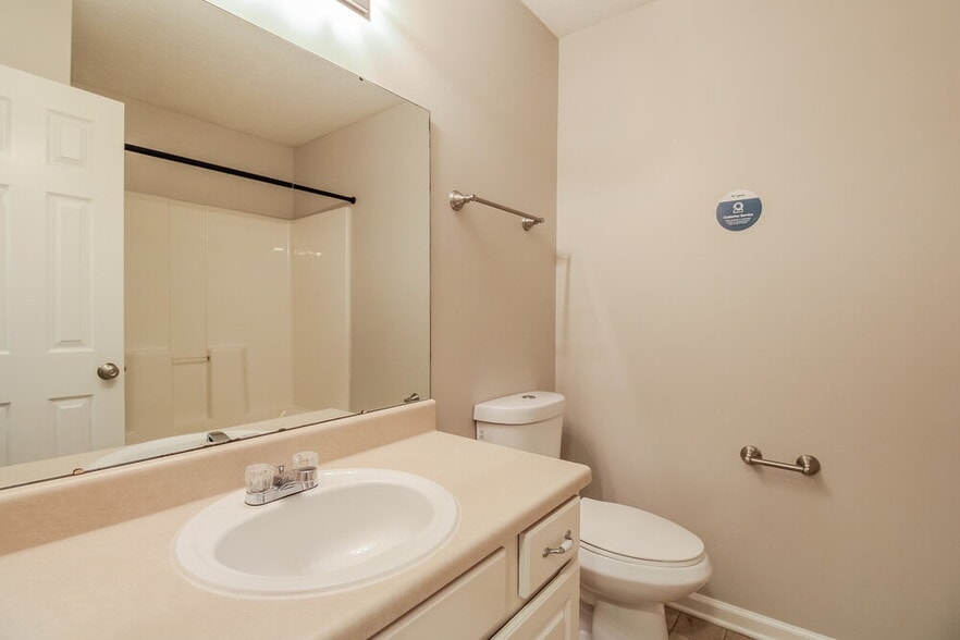 Building Photo - 720 Dellwood Dr