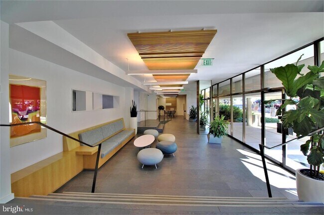 Building Photo - 3333 University Blvd W