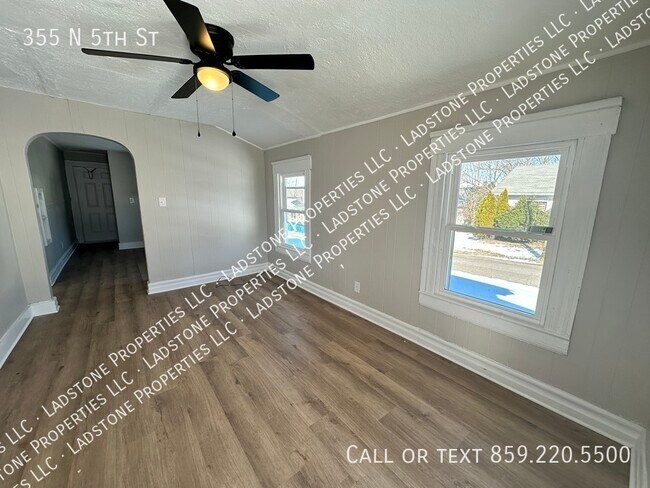 Building Photo - 355 N 5th St