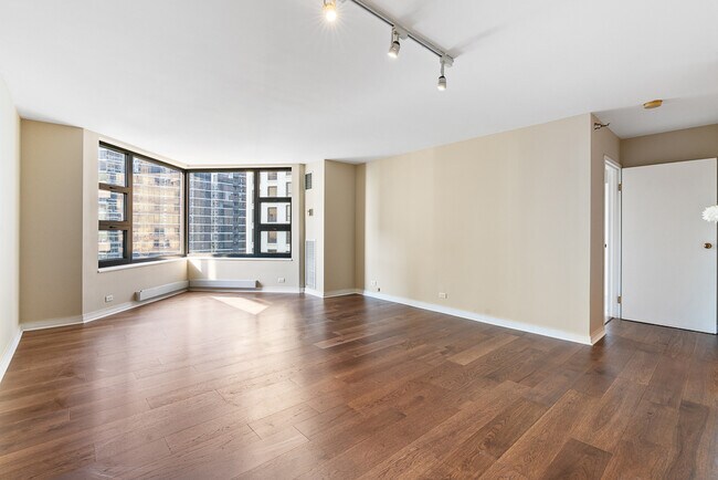 Building Photo - 401 E Ontario St