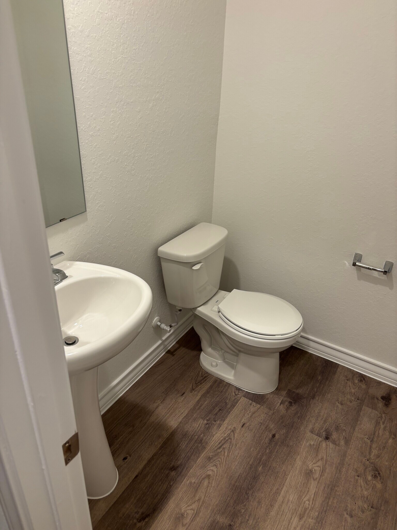Toilet - 8123 Hamrick Cir