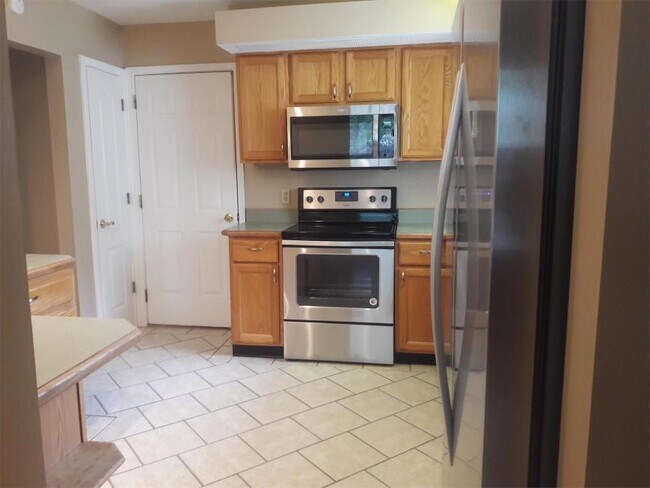 Building Photo - 3 bedroom in Jacksonville FL 32210