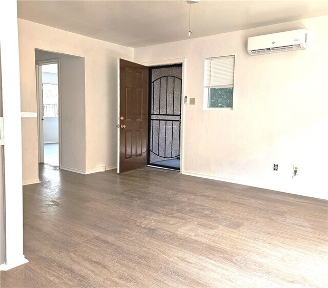 Building Photo - 426 E Hullett St