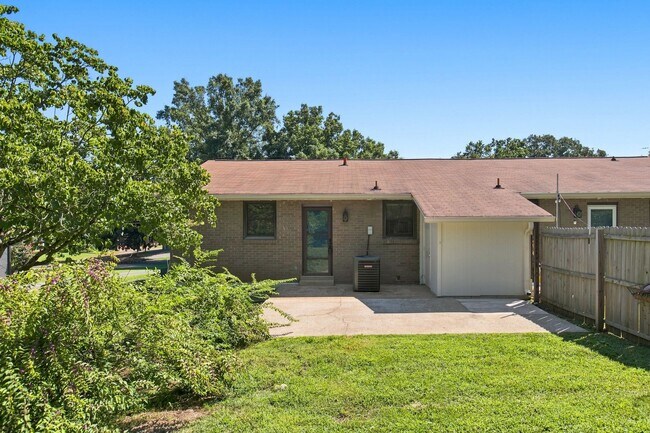Building Photo - 316 Lorna Dr