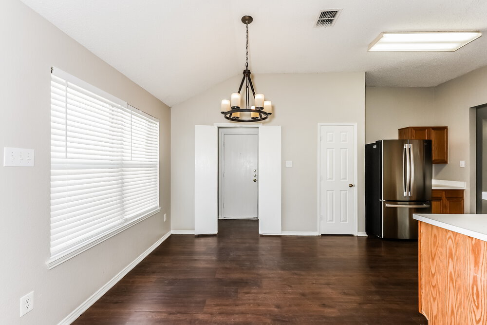 Building Photo - 833 Beaver Creek Dr