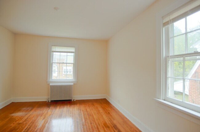 Building Photo - 8br Single Family Home on 14th St NW  (MIN...