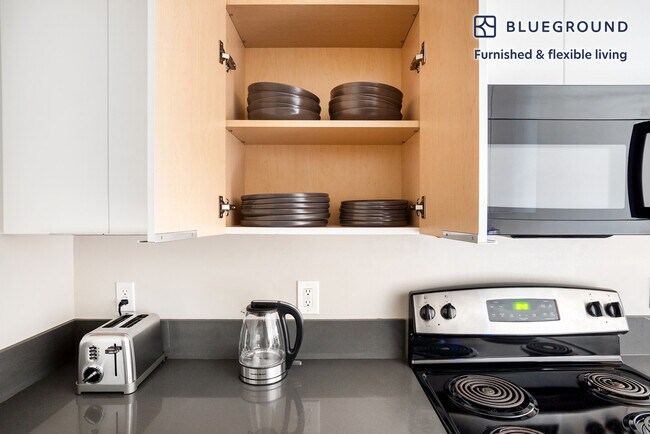 Building Photo - 622 Edgewater Blvd