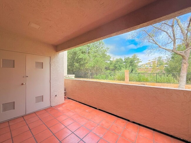 Building Photo - Charming 1 Bedroom Condo in Stoney Brook