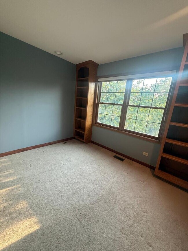 Building Photo - 2286 Brookside Ln