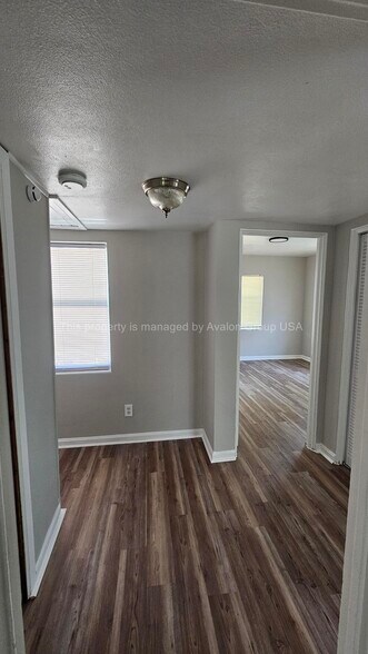 Building Photo - 5474 N River Rd