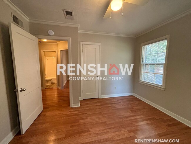 Building Photo - Move In Ready 2 Bed / 1 Bath - Dont Miss O...