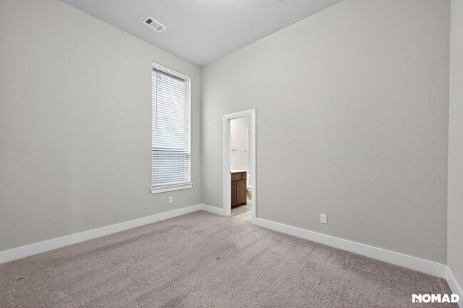 Building Photo - Spacious 4Bd/3Bath House in Little Elm