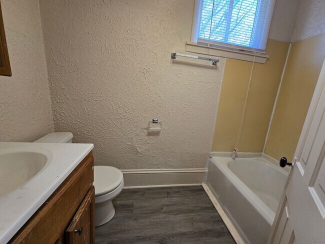 Building Photo - 1007 N Mason St