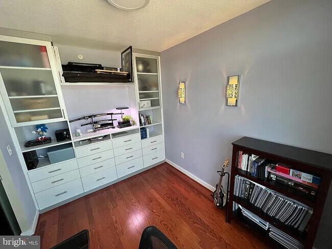 Building Photo - 155 Potomac Passage