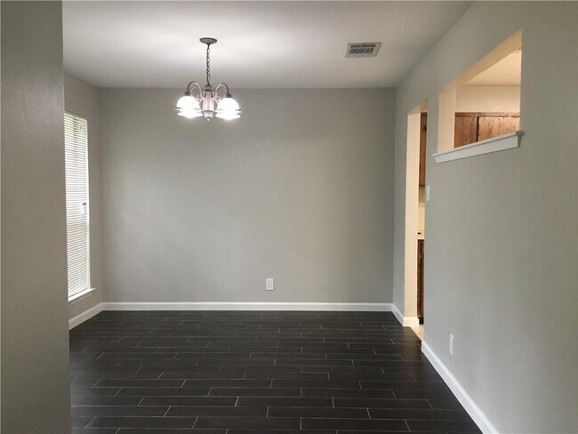 Building Photo - 307 Ridgewood Dr