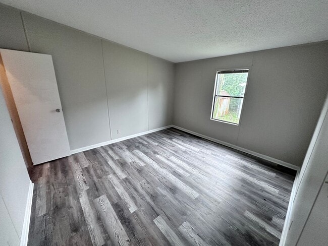 Building Photo - ***TWO WEEKS FREE*** Beautiful Fully Remodeled Home with Large Yard and Primary Suite Bath