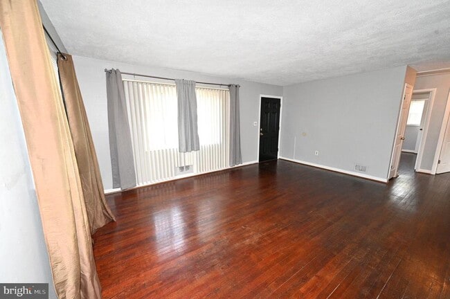 Building Photo - 2610 Lakehurst Ave