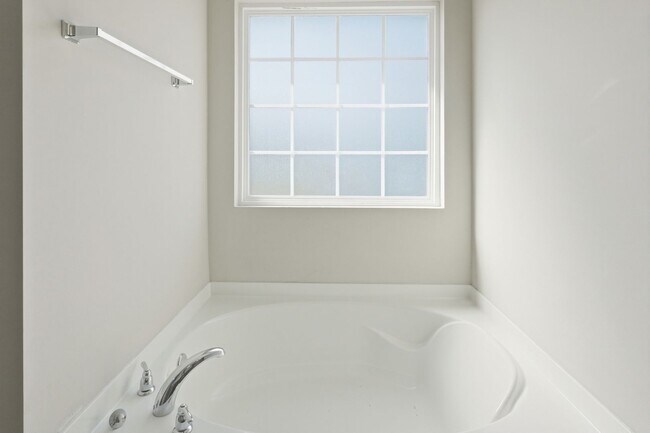 Building Photo - 3 Bedroom Griffin Park Home on Quiet Cul-de-Sac