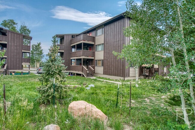 Building Photo - Top Floor and Updated Home with Great View...