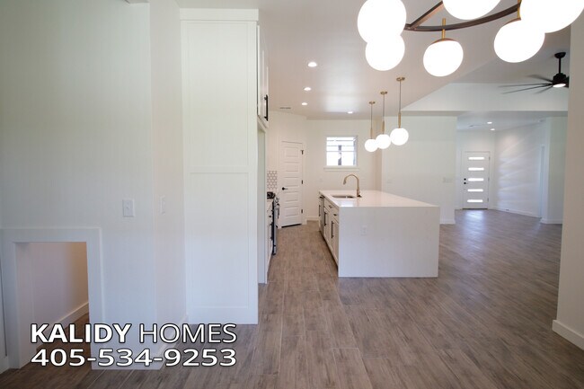 Building Photo - 2141 Kalidy Dr