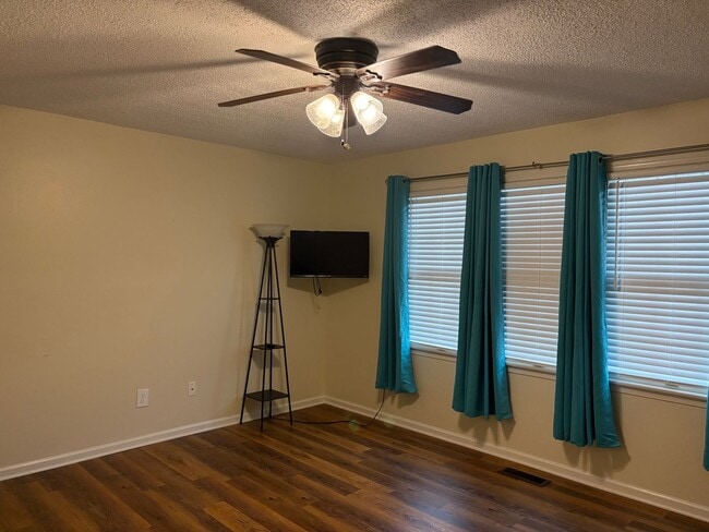 Building Photo - 2 Bedroom 2.5 Bath Home in Kitty Hawk $2150/mo