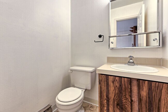 Building Photo - 3200 Azalea Dr