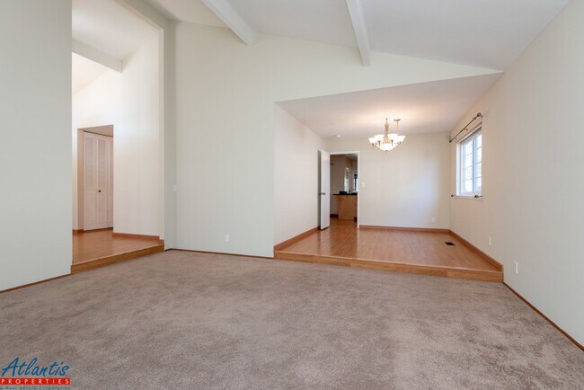 Building Photo - Beautiful Home | Central A/C | Desirable Location