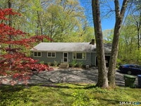 Building Photo - 708 E Pond Meadow Rd