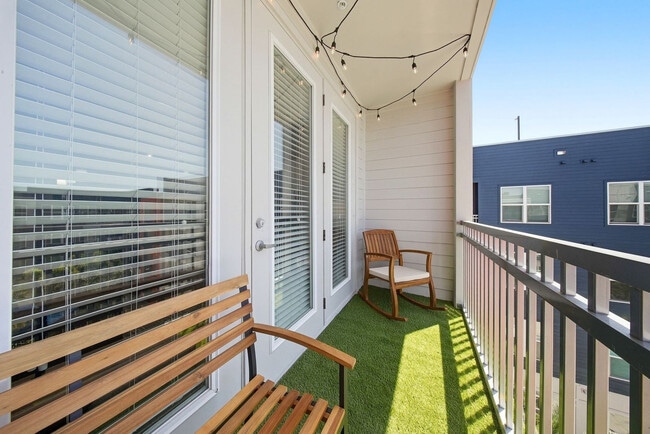 Building Photo - 1702 W Cleveland St