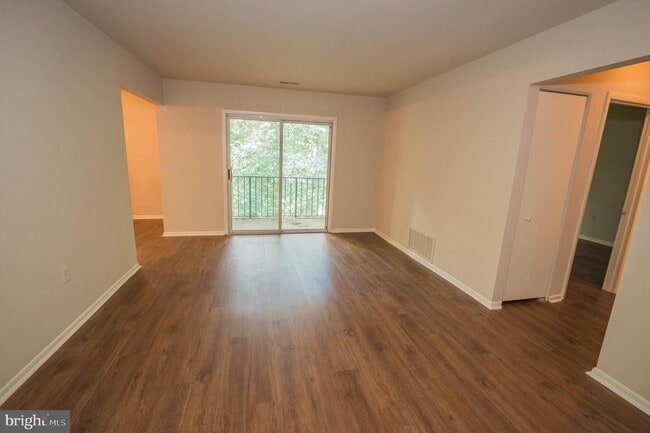 Building Photo - 803 College Ln