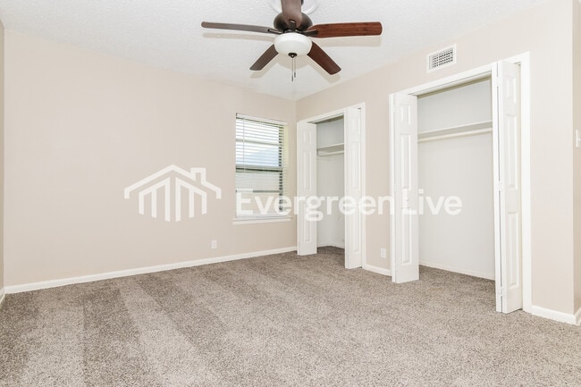 Building Photo - 3504 Hilton Dr