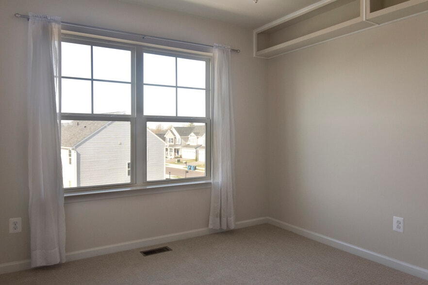 Secondary Bedroom - 105 Gristmill Ct