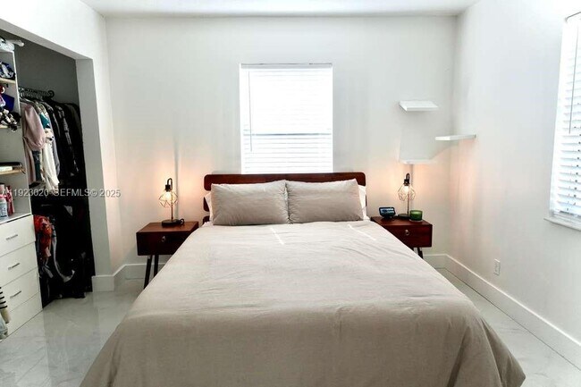 Building Photo - 1213 NW 6th Ave