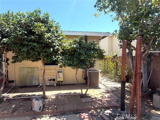Building Photo - 1023 E Thelborn St