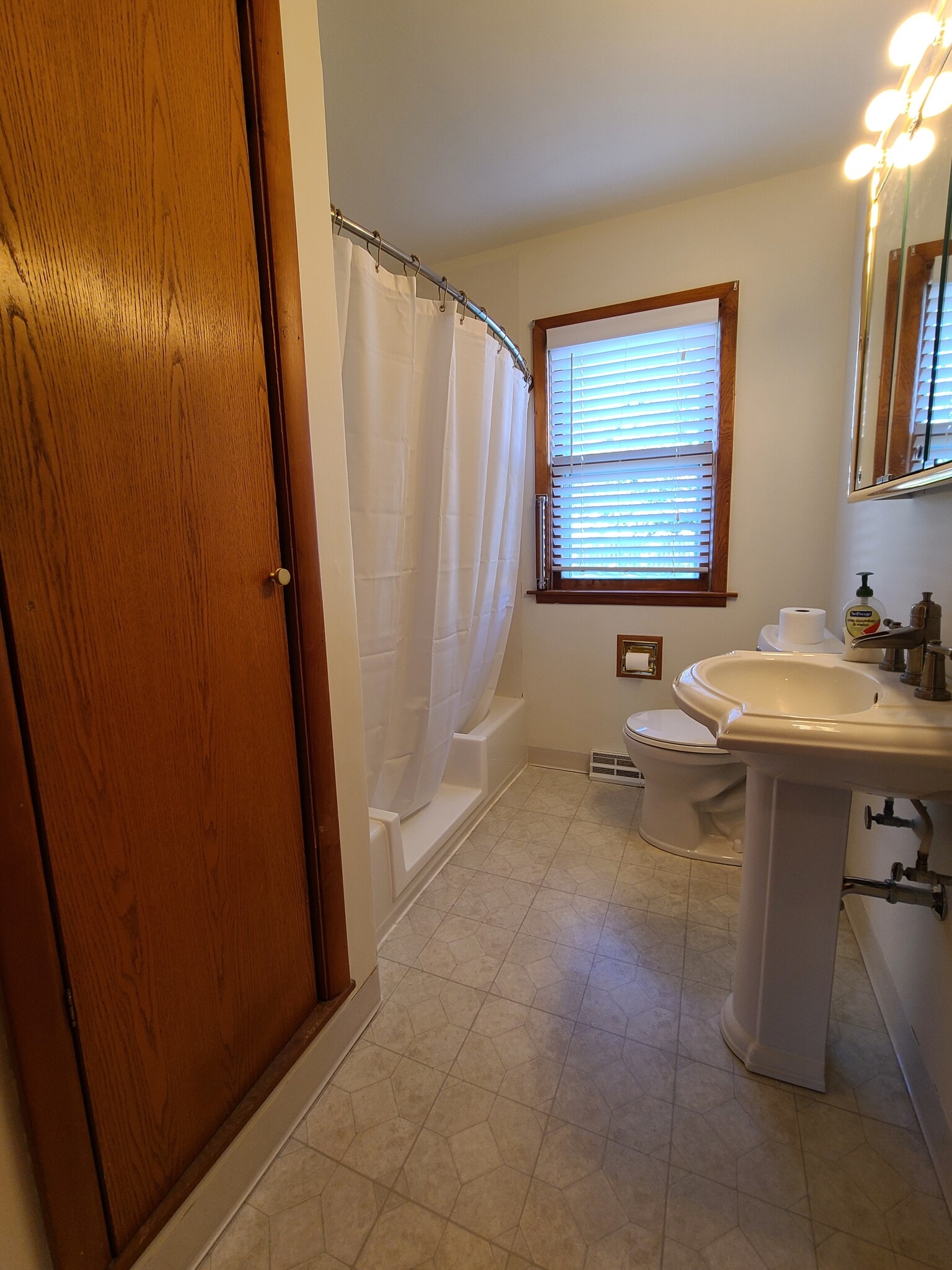 Bath1 - 1397 County Road SS