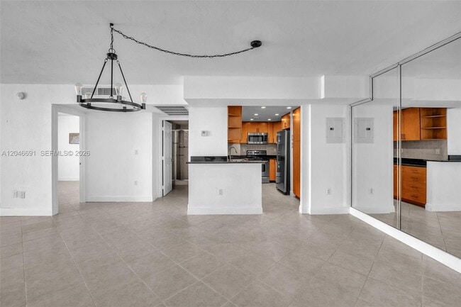Building Photo - 10350 W Bay Harbor Dr