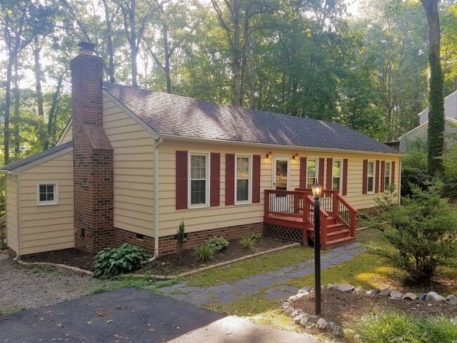 Building Photo - Spacious rancher located off of Genito Road.