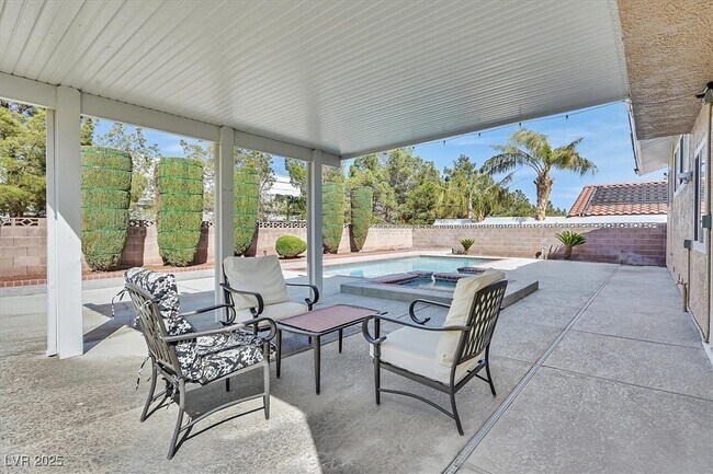 Building Photo - 8720 Pavia Dr