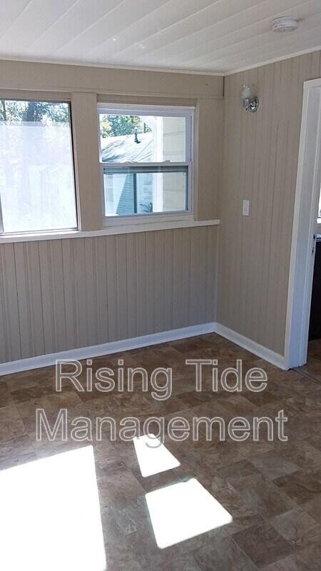 Building Photo - 605 Robison Dr