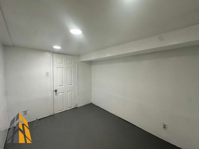 Building Photo - Move in by March 31st - Pick your move in incentive: A TV, 1 month free on a 13th month lease, or...