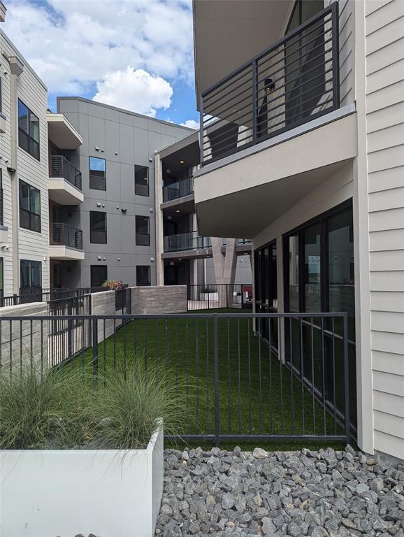 Building Photo - 1701 Simond Ave