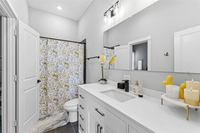 Building Photo - 405 Stonework Garden Ln