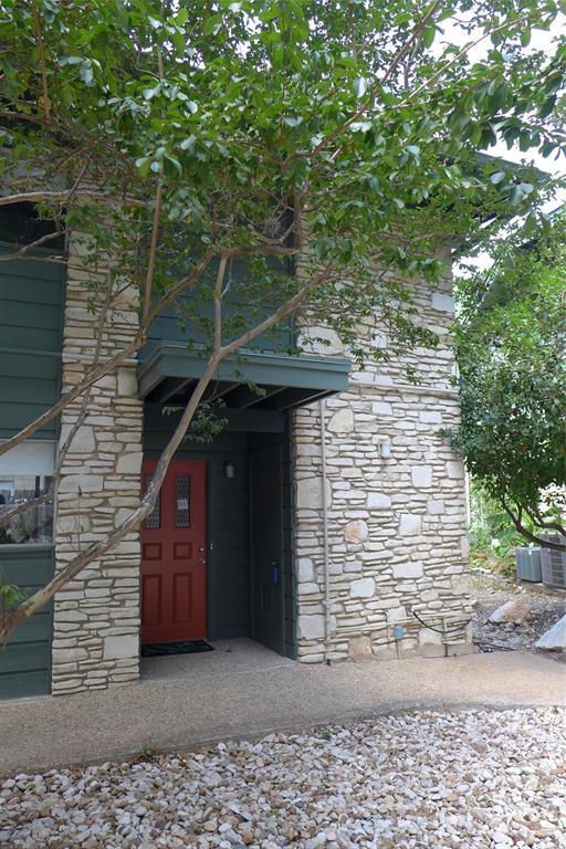 Building Photo - 1304 Mariposa Dr