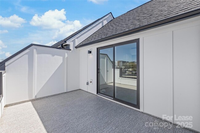 Building Photo - 417 Blairhill Rd