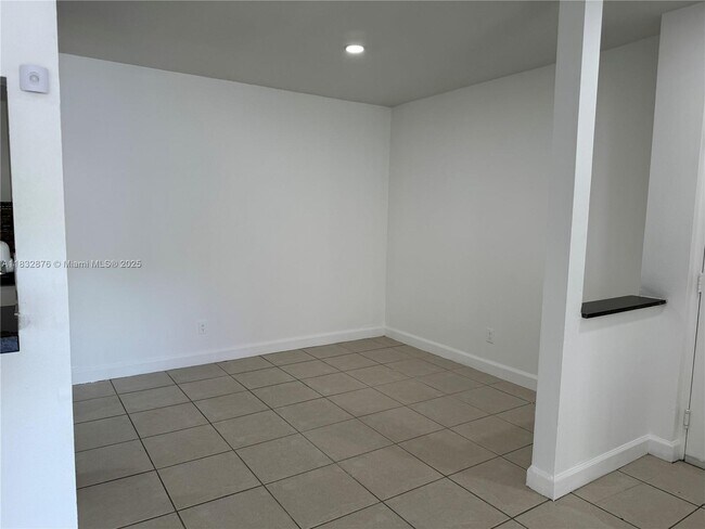 Building Photo - 10410 SW 157th Ct